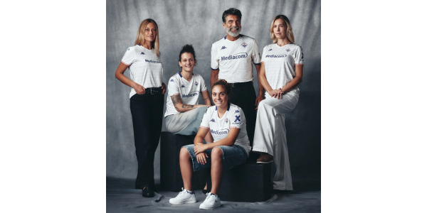 ACF Fiorentinan miesten ja naisten vieraspelipaidat kaudelle 2025–26